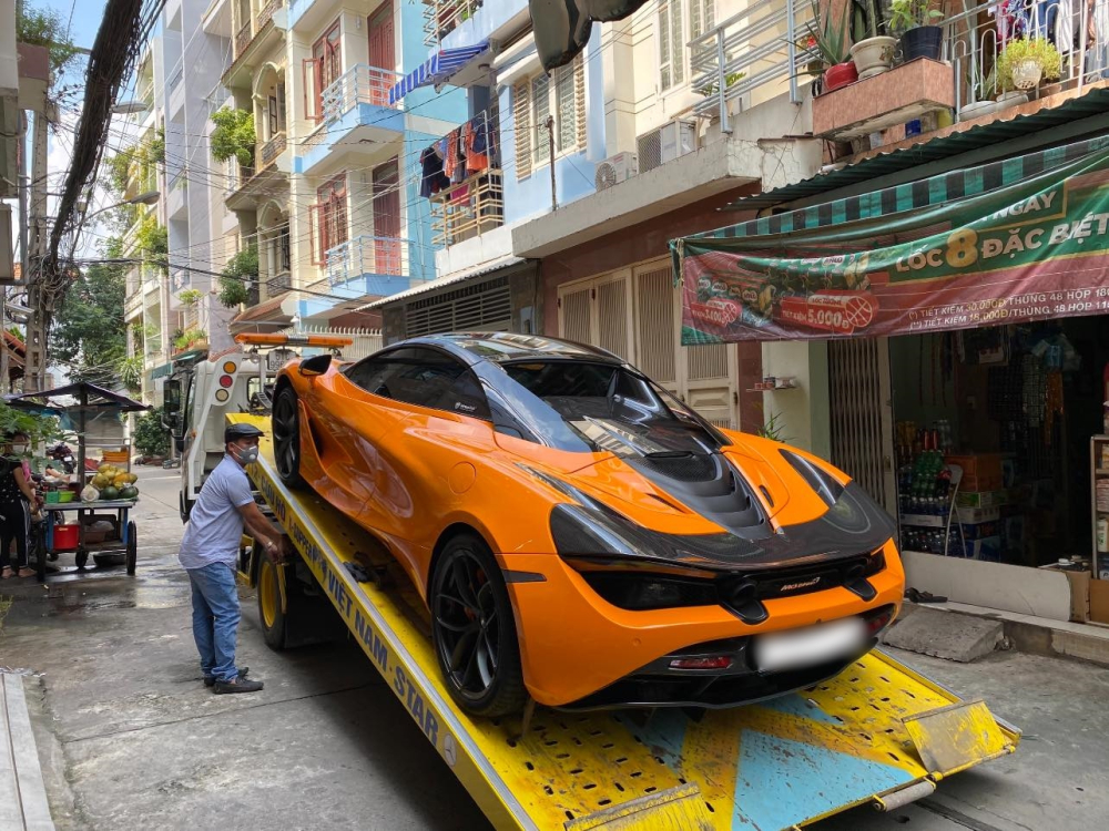 Siêu xe mui trần McLaren 720S Spider được bàn giao đến nhà cho chủ nhân mới