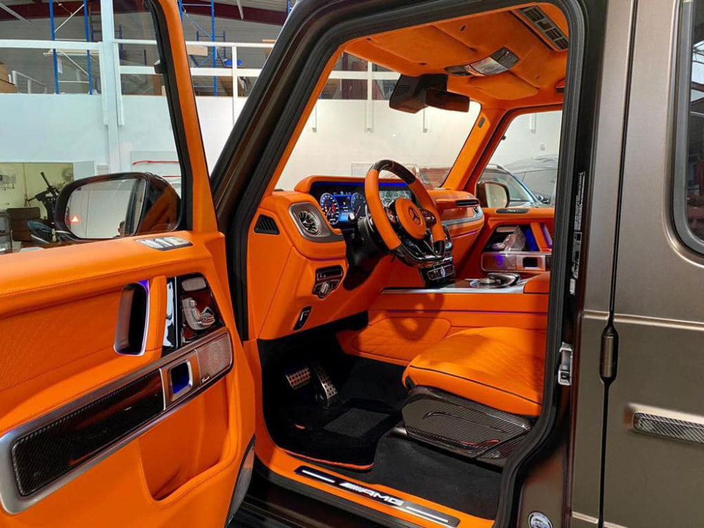 Khoang lái 1 chiếc xe Mercedes-AMG G63 qua bản độ Brabus