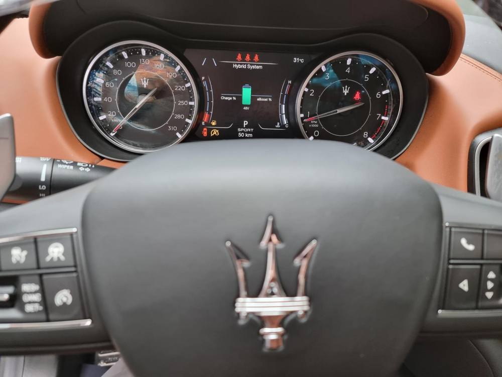 Maserati Ghibli Hybrid có công suất 325 mã lực