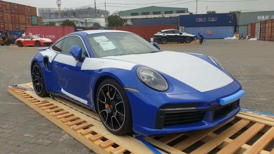 Chiếc xe Porsche 911 Turbo S đời 992 của doanh nhân này được mua chính hãng