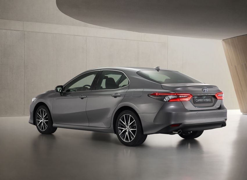 Toyota Camry 2022 được bổ sung đèn hậu cải tiến