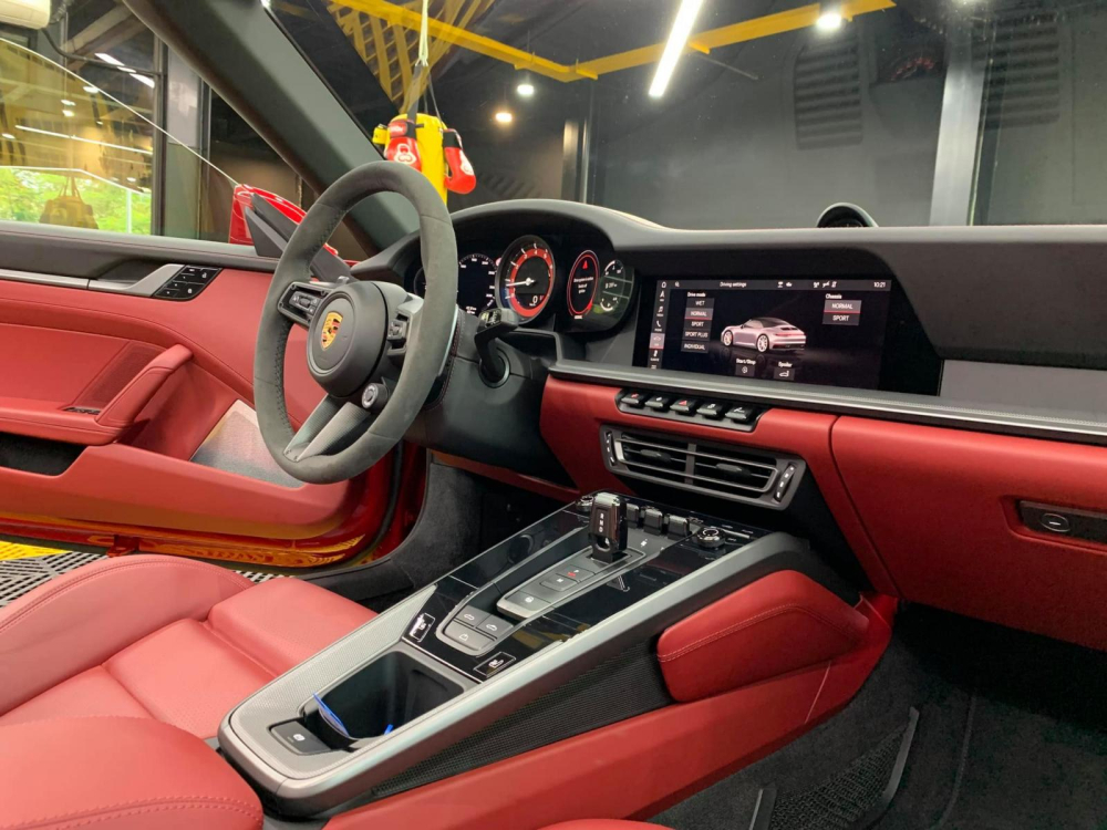 Porsche 911 Carrera S Cabriolet c&oacute; gi&aacute; ch&iacute;nh h&atilde;ng tr&ecirc;n 8,5 tỷ đồng