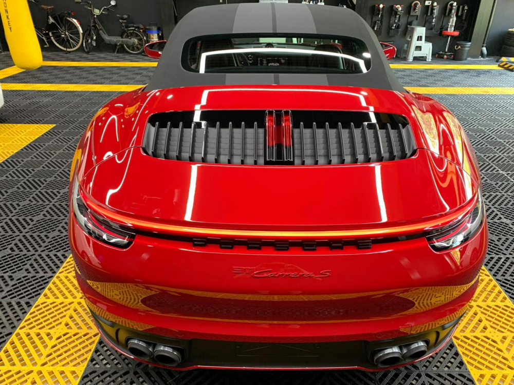 Thiết kế đu&ocirc;i xe Porsche 911 Carrera S Cabriolet 2021