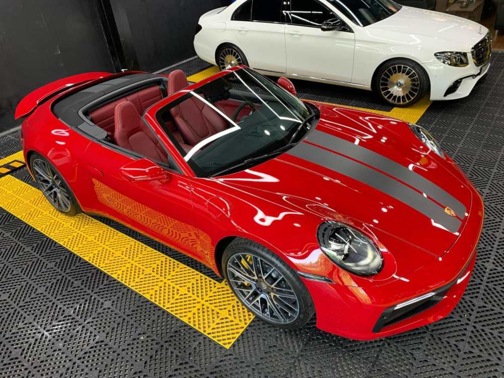 Porsche 911 Carrera S Cabriolet 2021 nh&igrave;n từ tr&ecirc;n cao