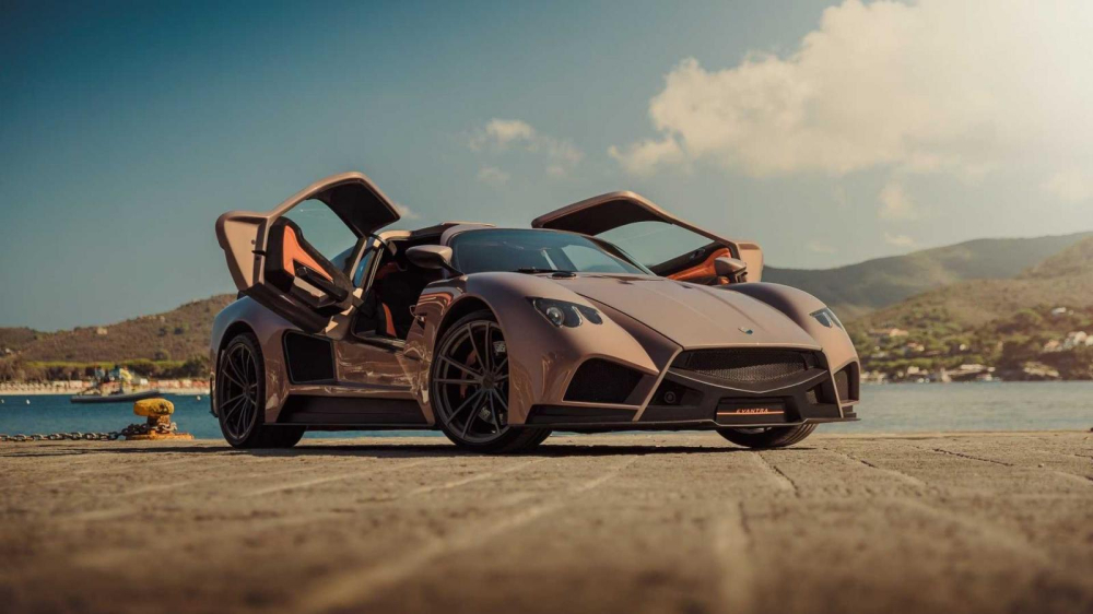 Nó được sản xuất rất giới hạn và trang bị động cơ Corvette C8