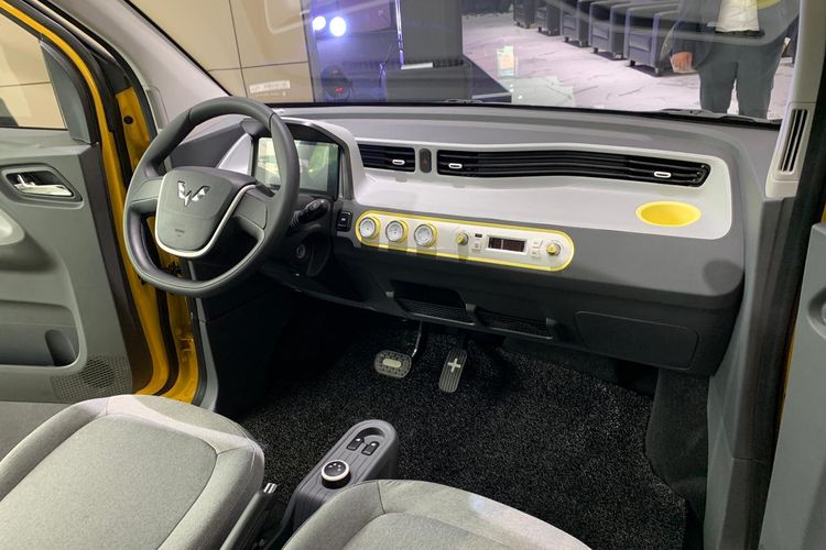 Khoang lái bên trong Wuling Hongguang Mini EV