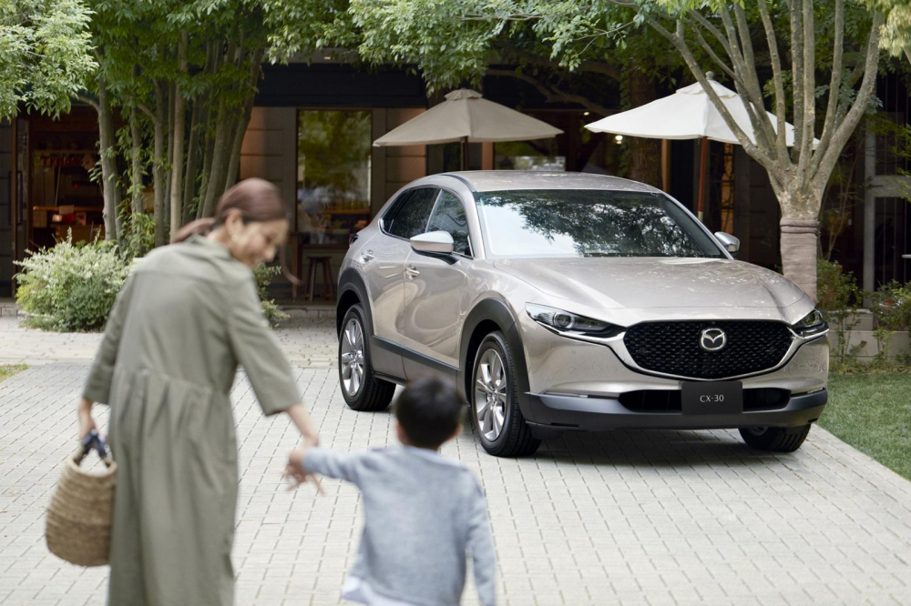 Mazda CX-30 2022 với màu sơn Platinum Quartz mới