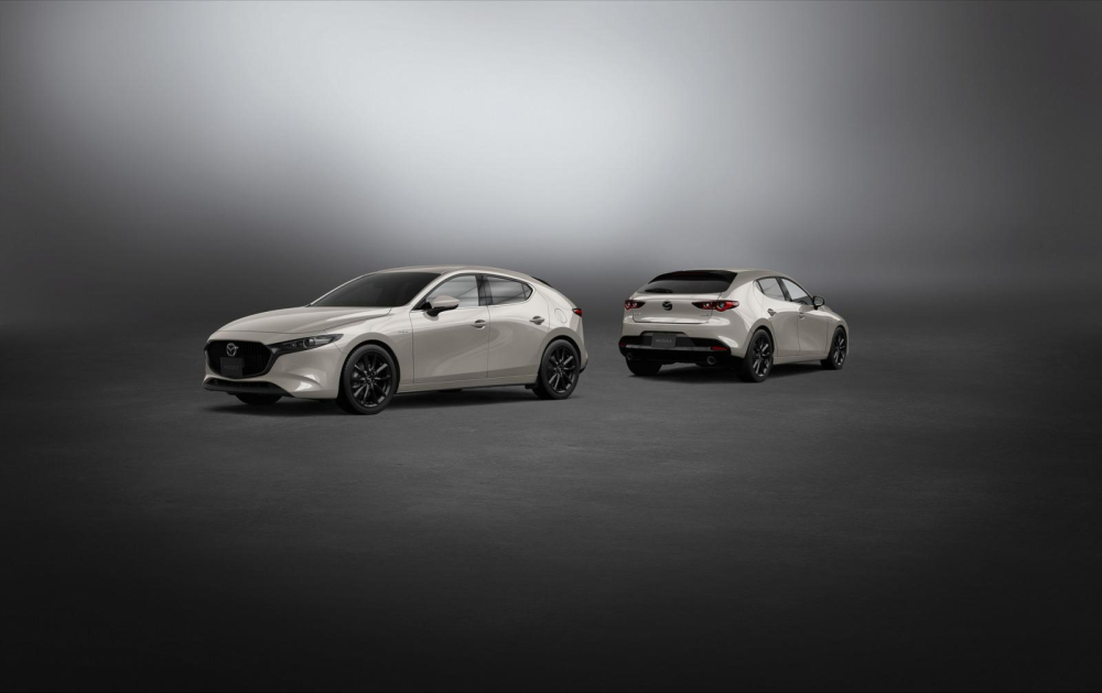 Mazda3 2022 với màu sơn Platinum Quartz mới