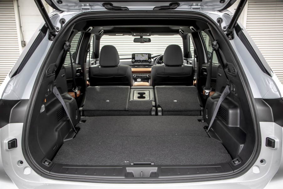 Khoang hành lý của Mitsubishi Outlander PHEV 2022