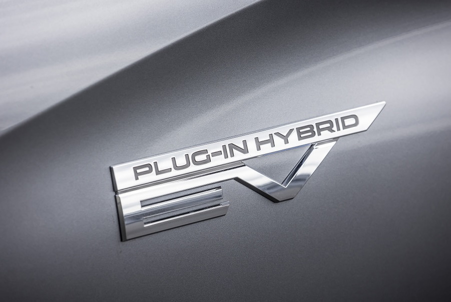 Logo bên sườn xe của Mitsubishi Outlander PHEV 2022