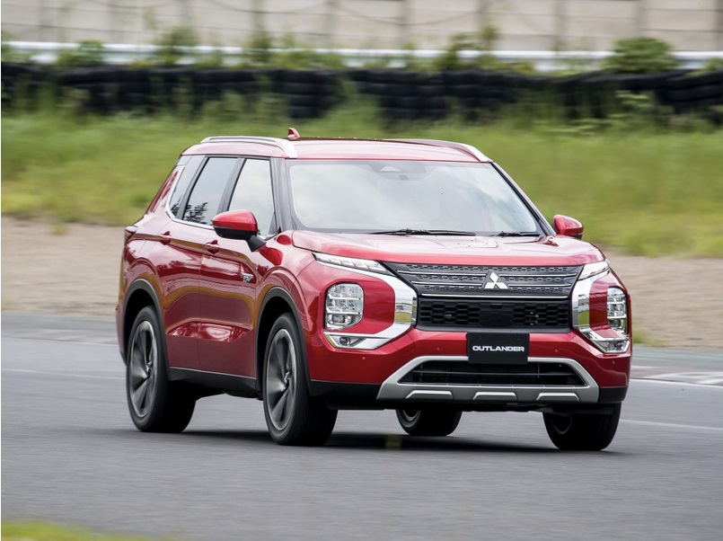 Cận cảnh đầu xe của Mitsubishi Outlander PHEV 2022