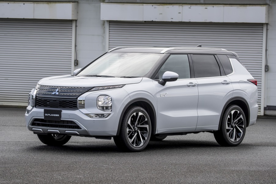 Mitsubishi Outlander PHEV 2022 trình làng
