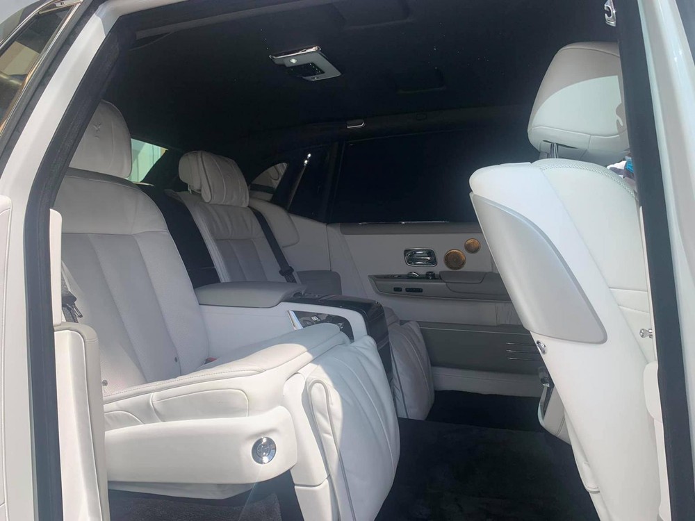 Còn đây là khoang lái của xe Rolls-Royce Phantom Tranquillity