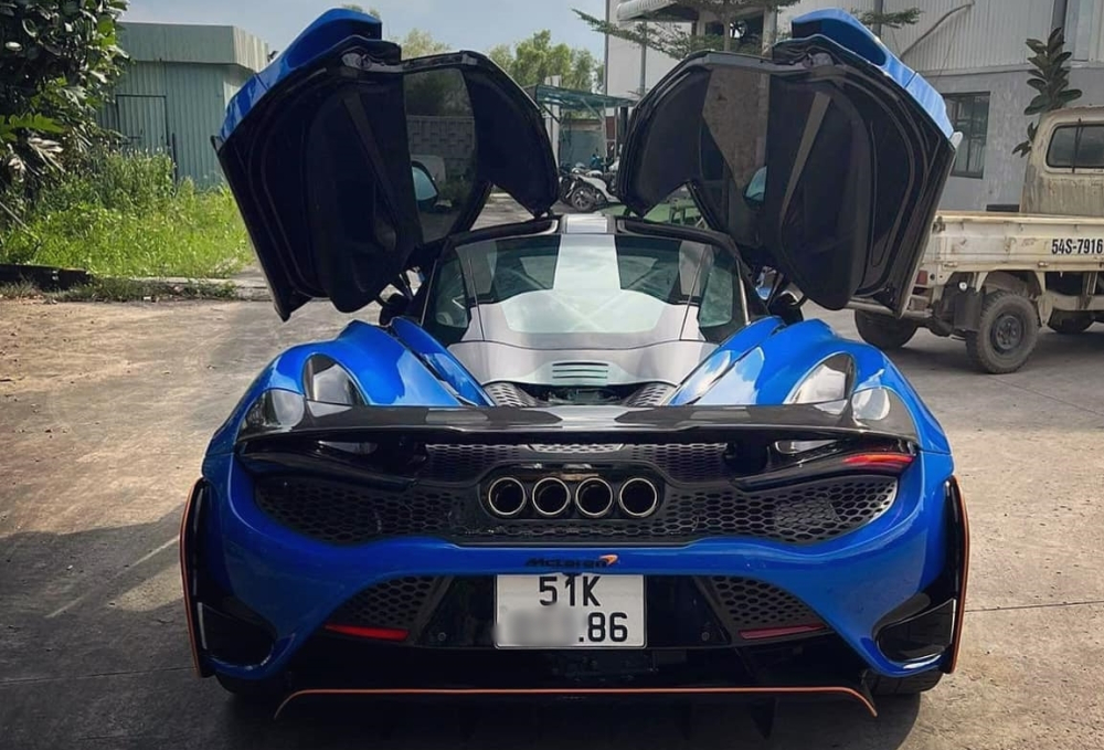 Thiết đuôi xe McLaren 765LT màu xanh duy nhất tại Việt Nam