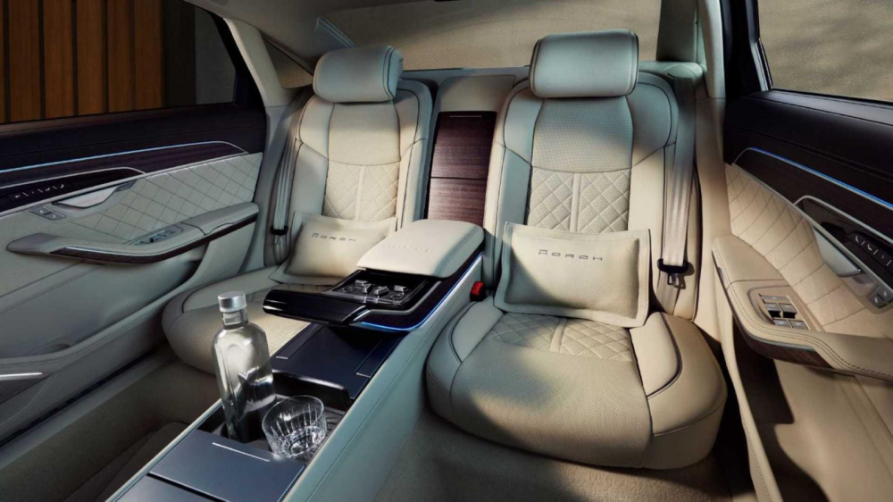 Hàng ghế sau cực rộng rãi, dành cho các ông chủ của Audi A8 L Horch 2022