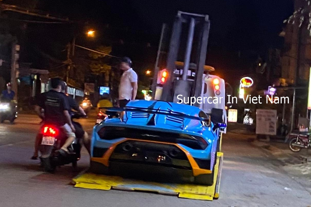 C&ograve;n đ&acirc;y l&agrave; si&ecirc;u xe Lamborghini Huracan STO về nước
