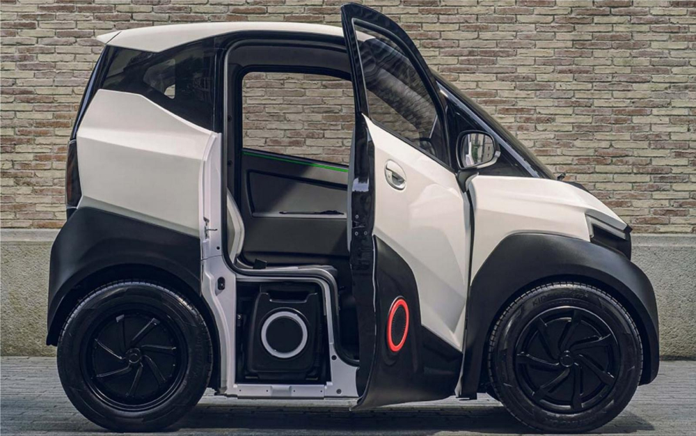 Xe chỉ dài 2,33 mét và có chỗ ngồi cho 2 người lớn Xe chỉ dài 2,33 mét và có chỗ ngồi cho 2 người lớn
