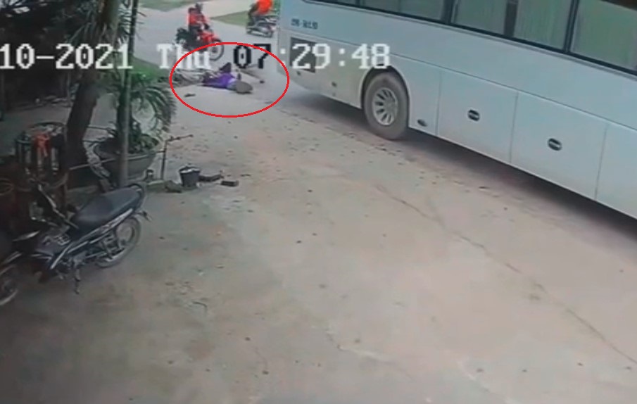 Người phụ nữ đi xe đạp đã tử vong trên đường đi bệnh viện