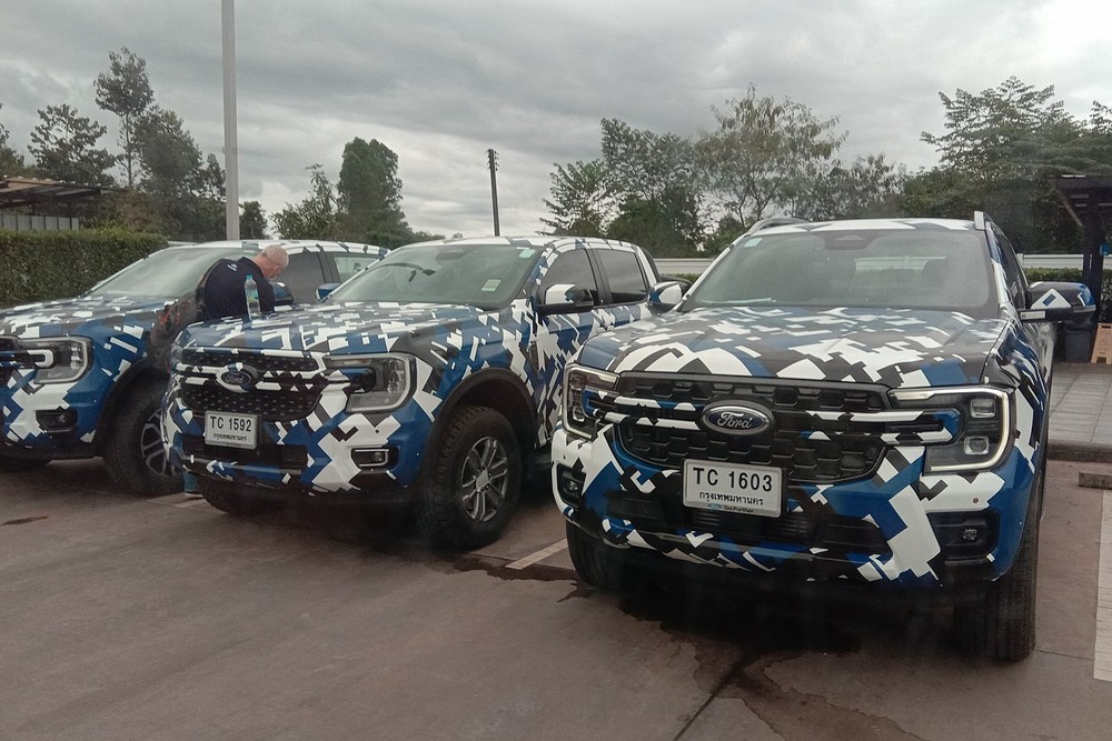 Thiết kế mắt lưới tản nhiệt và hốc đèn sương mù trước của Ford Ranger 2022 sẽ thay đổi theo phiên bản