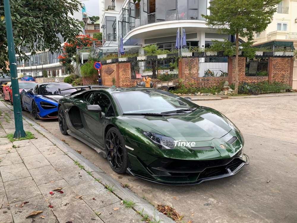 Siêu xe giới hạn Lamborghini Aventador SVJ màu độc
