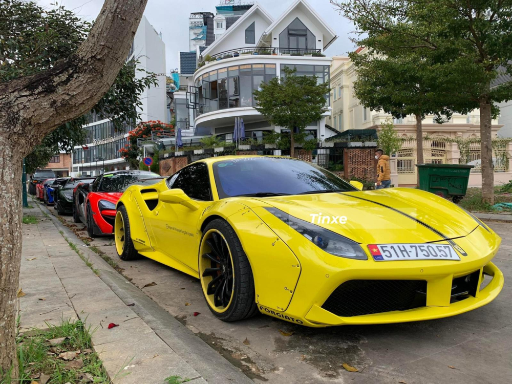 Siêu xe Ferrari 488 GTB độ Liberty Walk