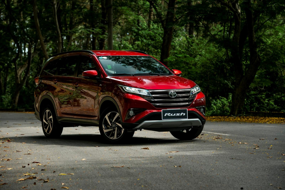 Sau khi giảm, giá bán của Toyota Rush chỉ còn 604 triệu đồng, thấp hơn đối thủ Mitsubishi Xpander, chỉ cao hơn một chút so với Suzuki XL7.