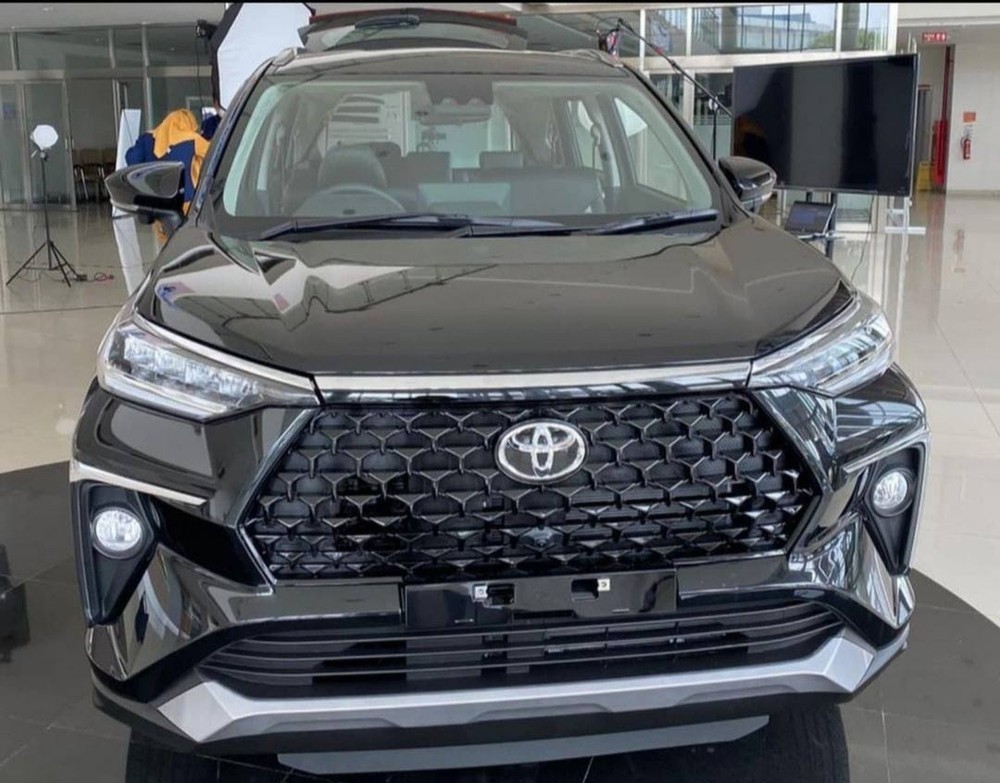 Toyota Avanza Veloz 2022 sở hữu đầu xe gợi liên tưởng đến RAV4