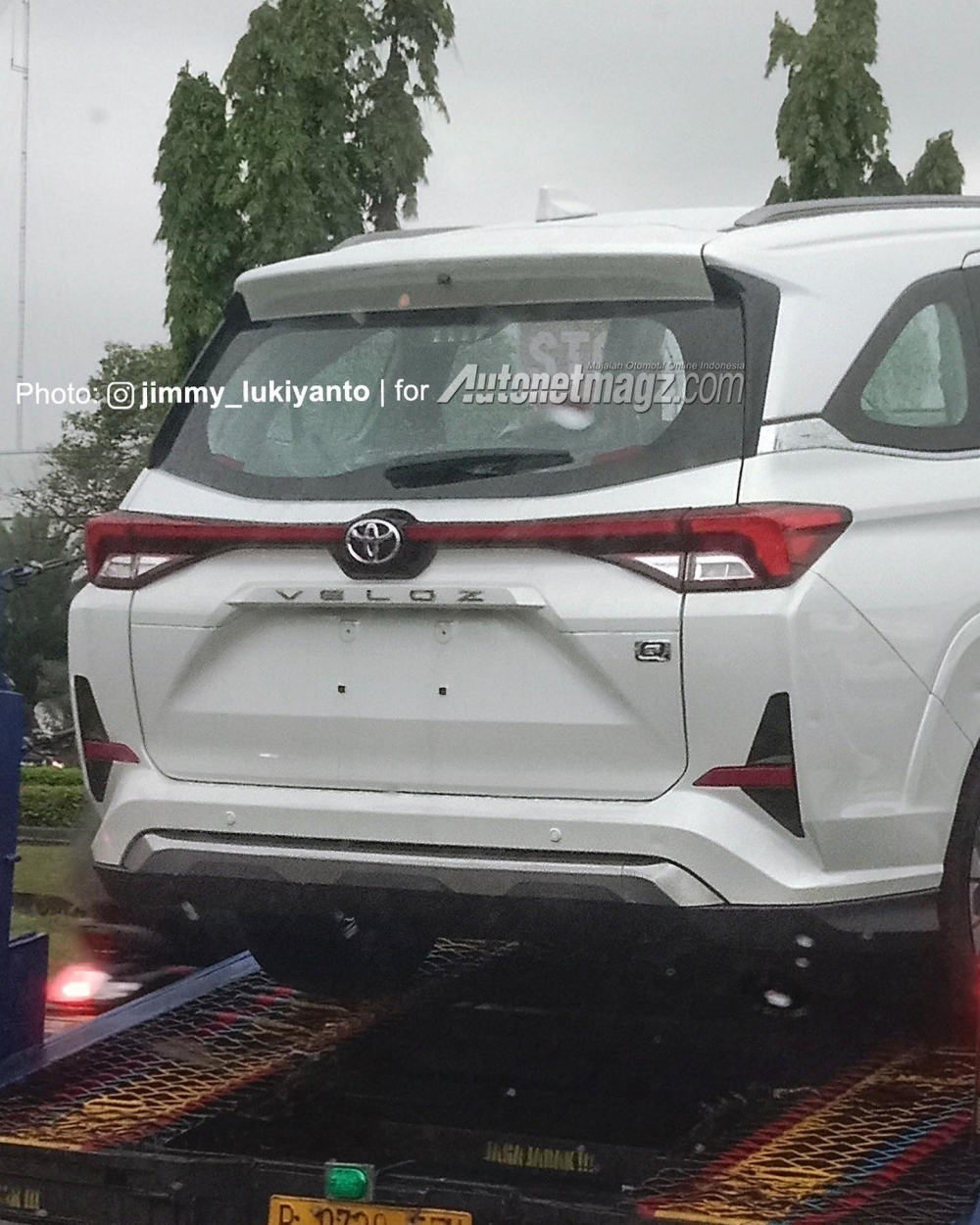 Toyota Avanza Veloz 2022 nhìn từ đằng sau