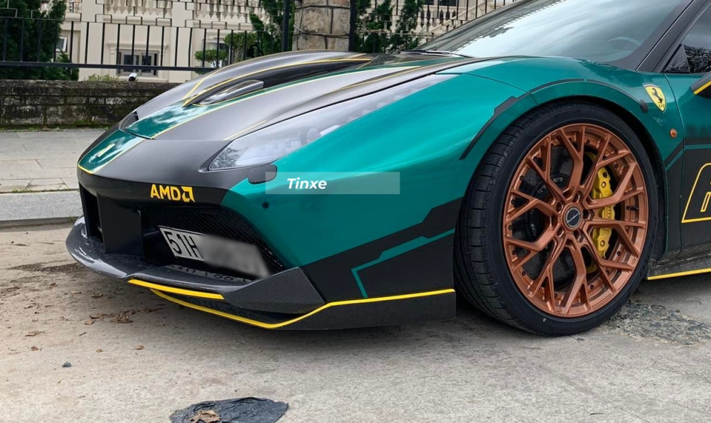 Cản va trước hoàn toàn mới bằng carbon của xe