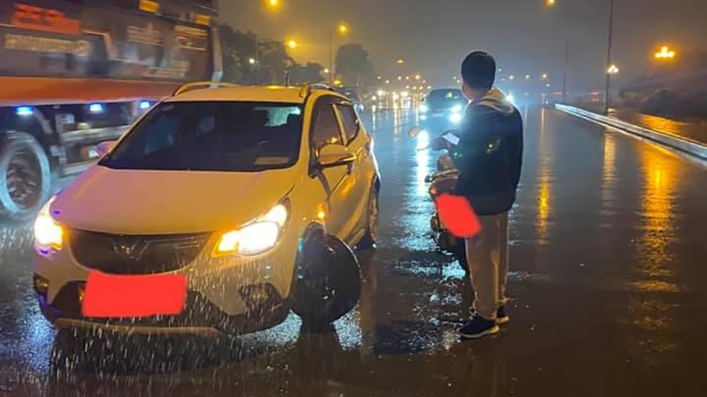 Các lái xe nên giảm tốc độ khi vào cua cũng như không đánh lái gấp.