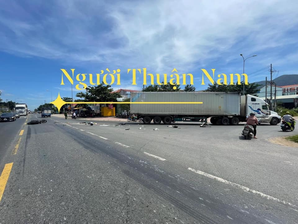 Hiện trường vụ tai nạn nghi&ecirc;m trọng tr&ecirc;n quốc lộ 1A