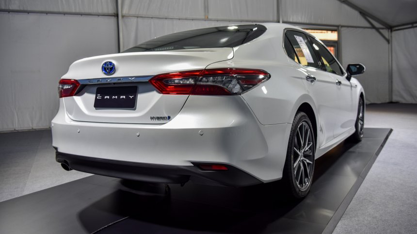Phiên bản hybrid của Toyota Camry 2022 chỉ tiêu thụ 4,2 lít xăng cho 100 km