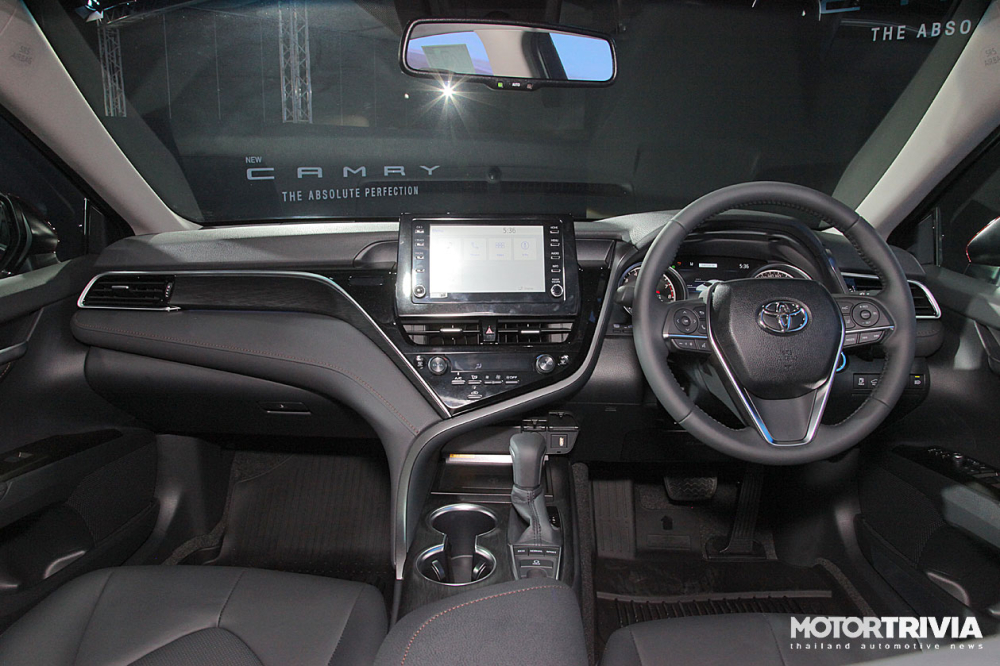 Nội thất bên trong Toyota Camry 2022 tại Thái Lan