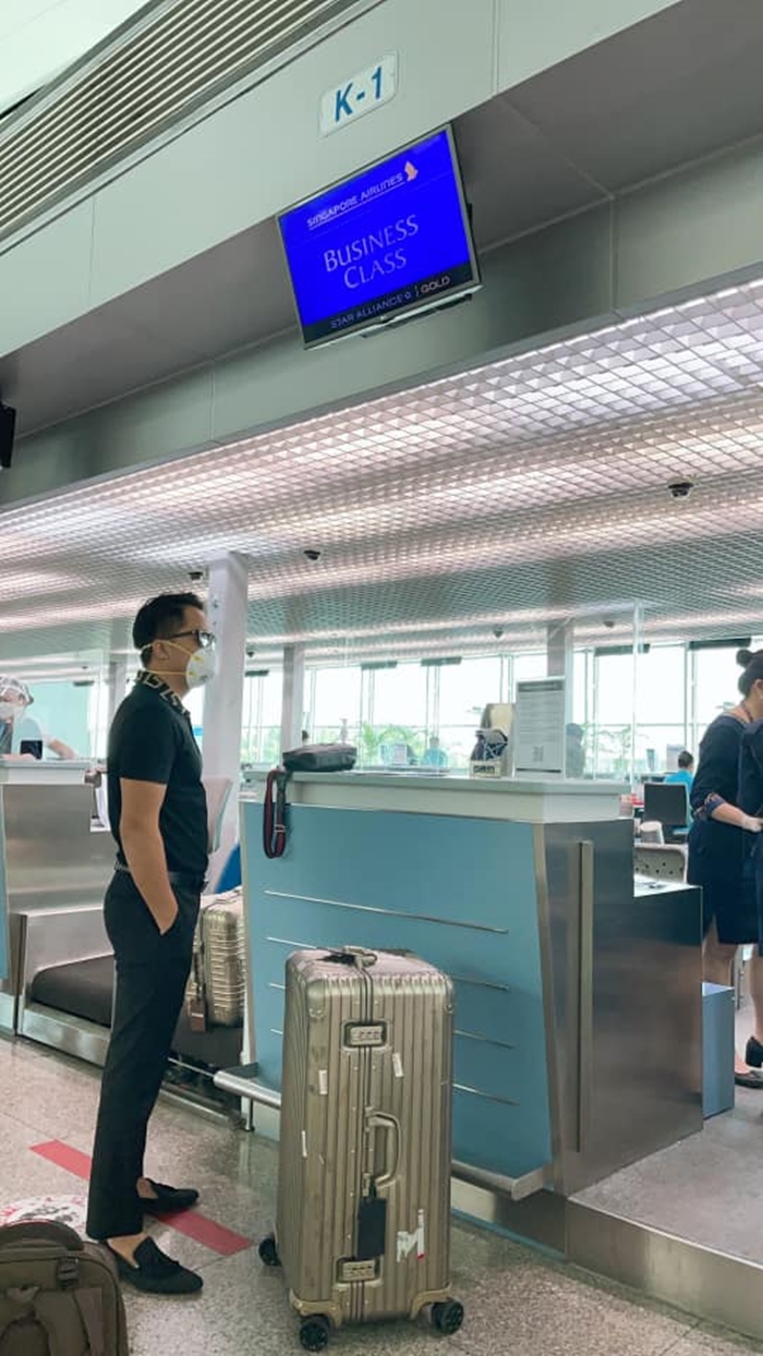 Ho&agrave;ng Kim Kh&aacute;nh bay ra nước ngo&agrave;i v&agrave;o cuối th&aacute;ng 10 vừa qua để kiếm vợ mới