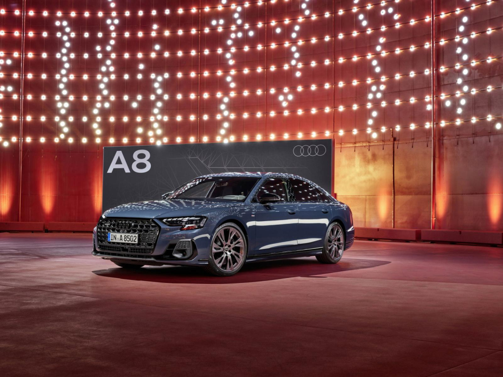 Audi A8 2022 được vén màn với thiết kế và trang bị nổi bật hơn