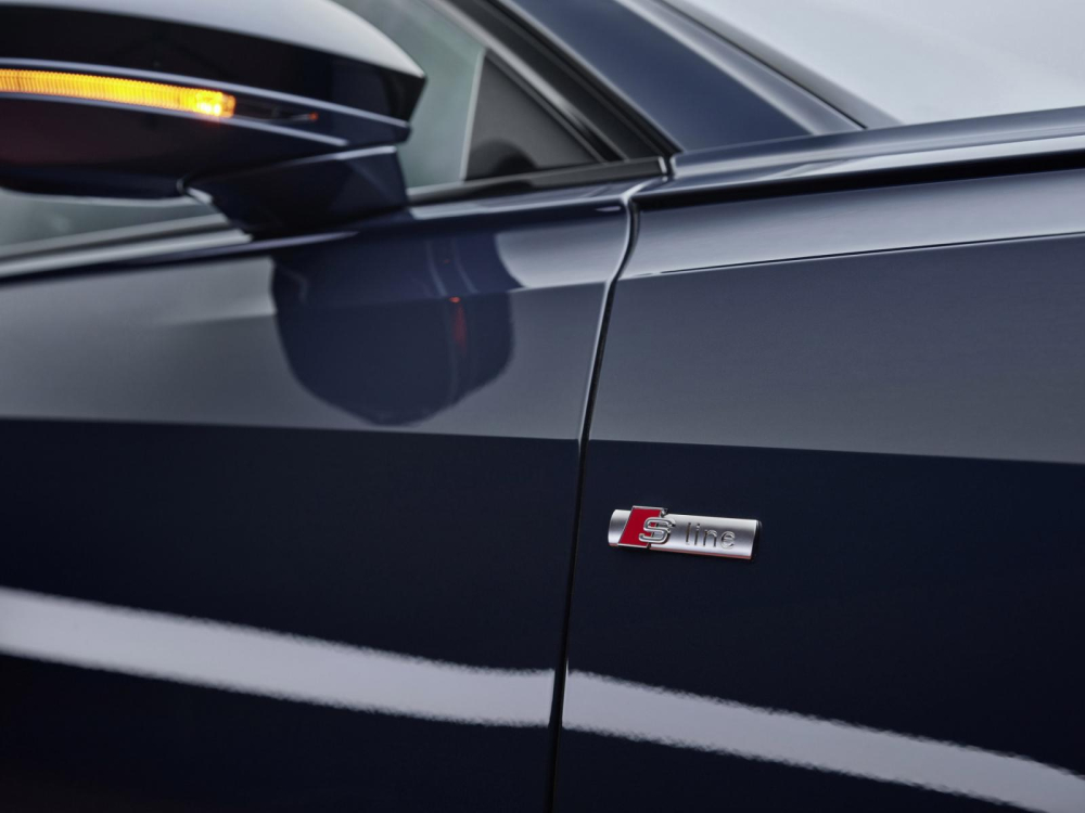 Audi A8 2022 có cả gói phụ kiện ngoại thất S line