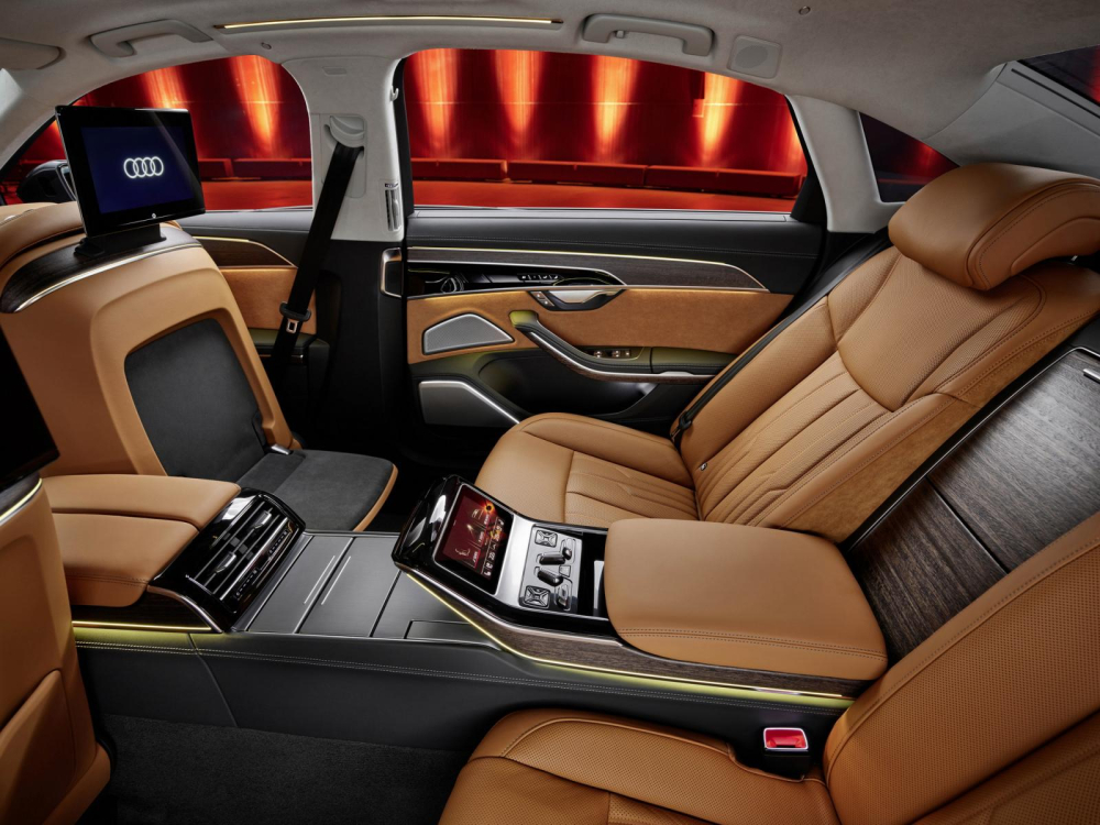 Hàng ghế sau của Audi A8L 2022