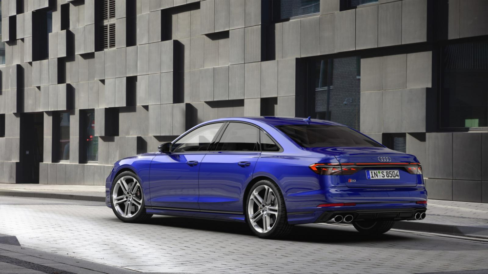 Audi S8 2022 có 4 ống xả phía sau