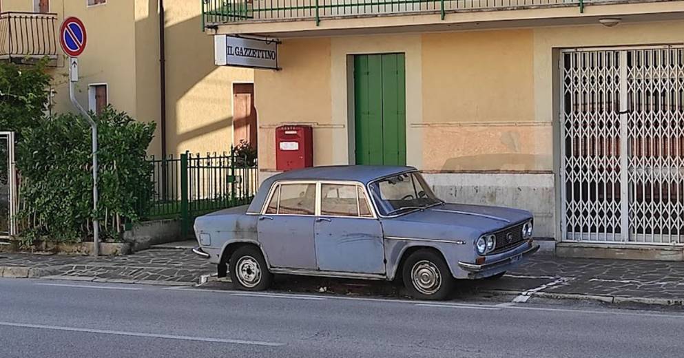 Chiếc Lancia Fulvia đời 1962 này đã thu hút sự chú ý của không ít du khách