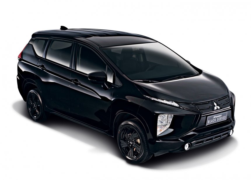 V&agrave;nh la-zăng của Mitsubishi Xpander Black Series cũng chuyển th&agrave;nh m&agrave;u đen t&ocirc;ng xuyệt t&ocirc;ng