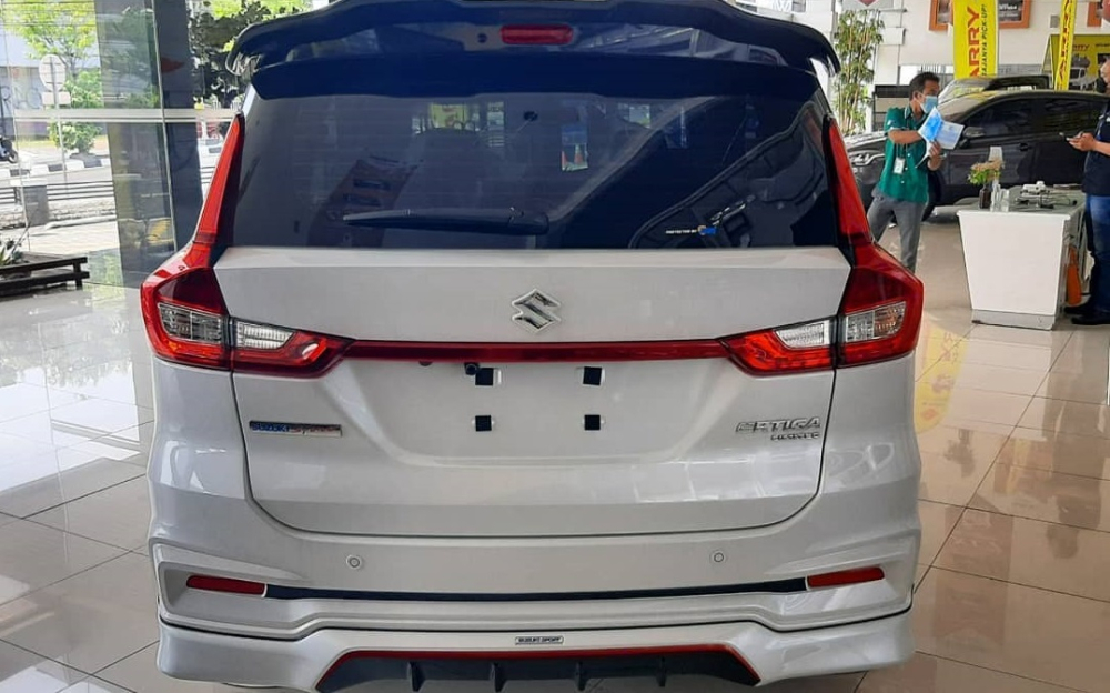 Suzuki Ertiga Sport 2021 nhìn từ đằng sau