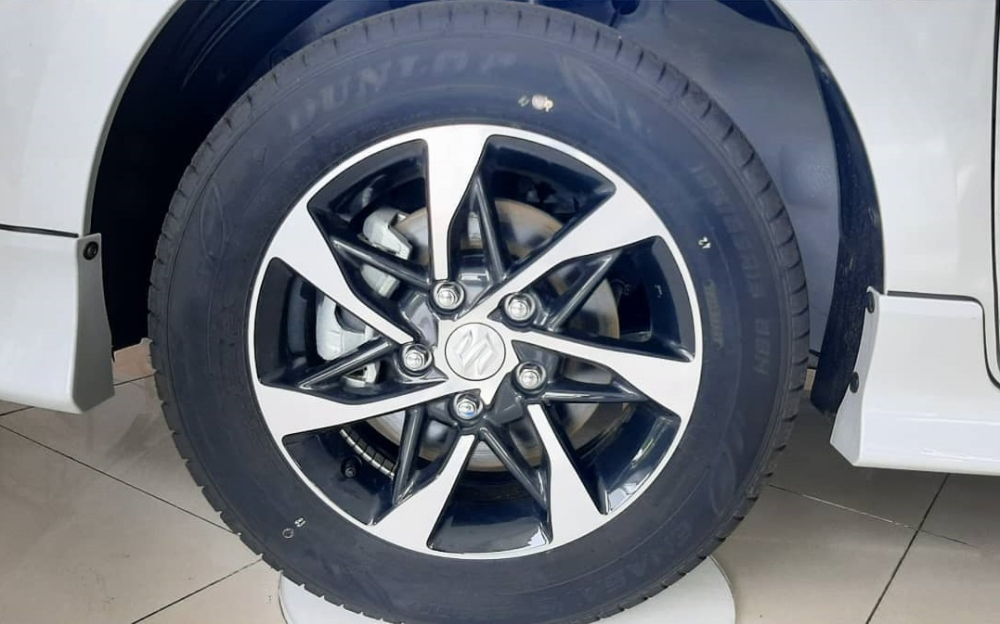 Vành hợp kim phối 2 màu của Suzuki Ertiga Sport 2021