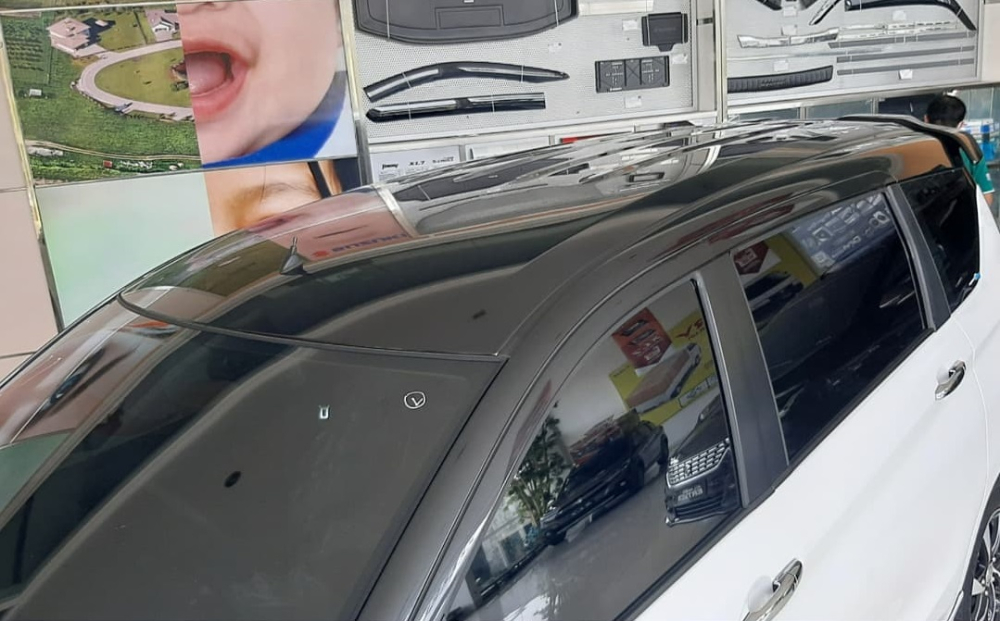 Nóc màu đen tương phản của Suzuki Ertiga Sport 2021