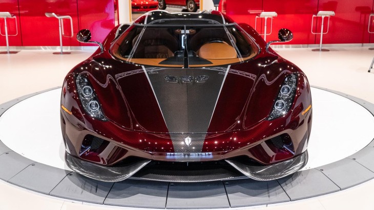 Câu chuyện bây giờ là chiếc xe Regera vào đội của Hoàng Kim Khánh sẽ mang màu đỏ carbon