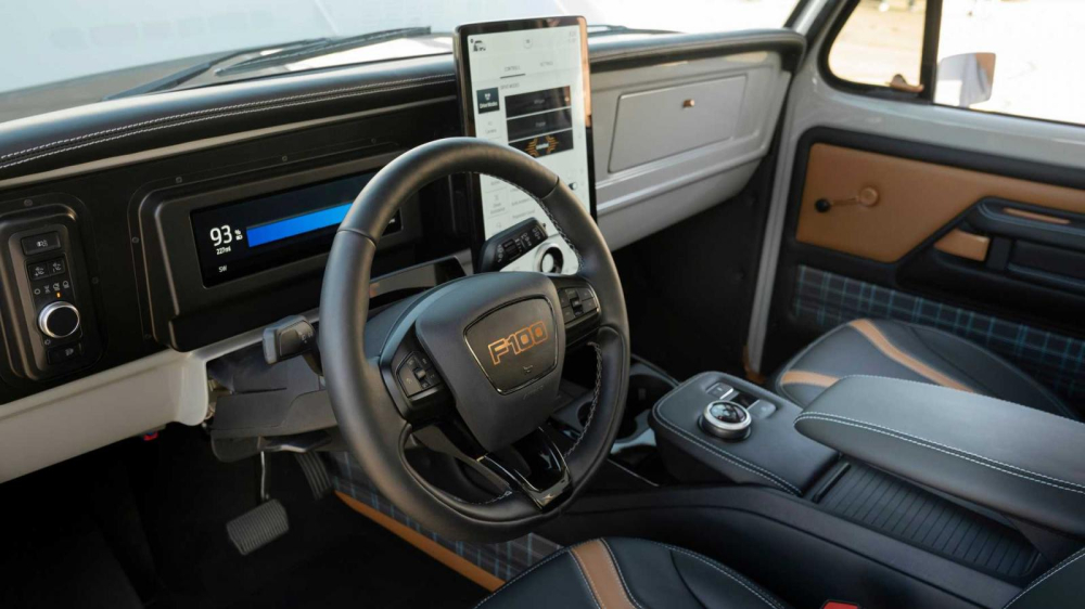 Nội thất của Ford F-100 Eluminator