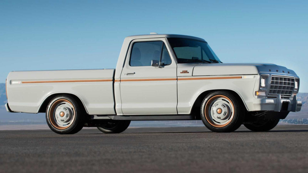 Phía bên của Ford F-100 Eluminator