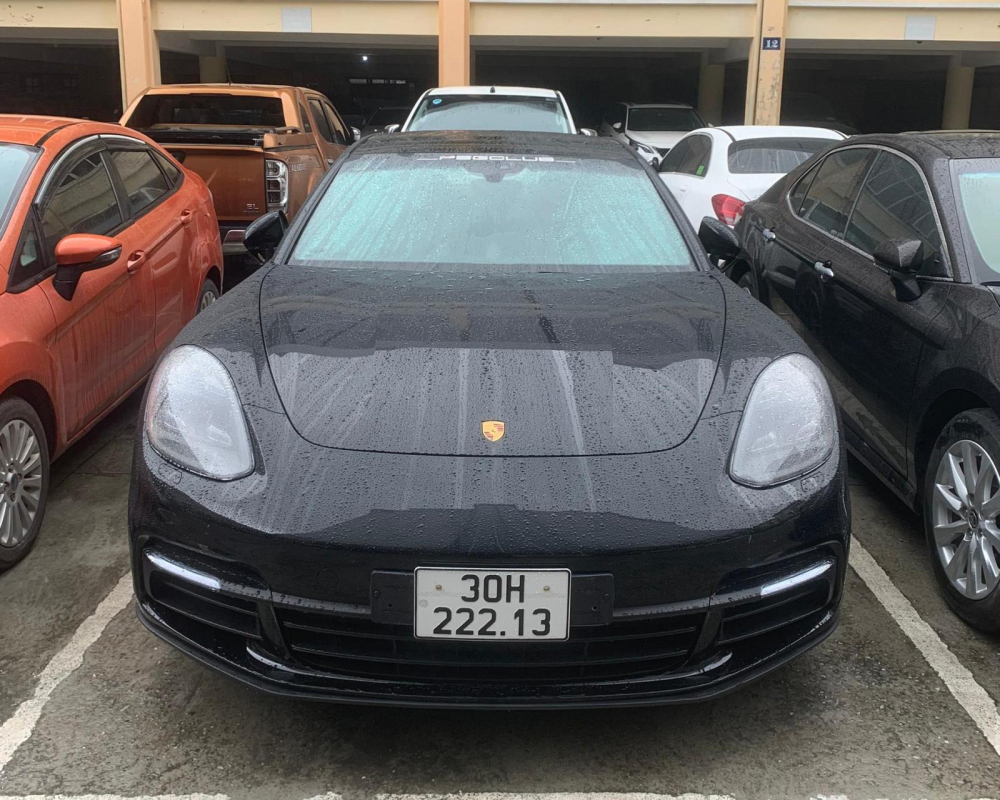 Chiếc xe Porsche Panamera bị cơ quan chức năng thu giữ trong chuyên án bắt giữ Hà Miên cùng 12 đồng phạm