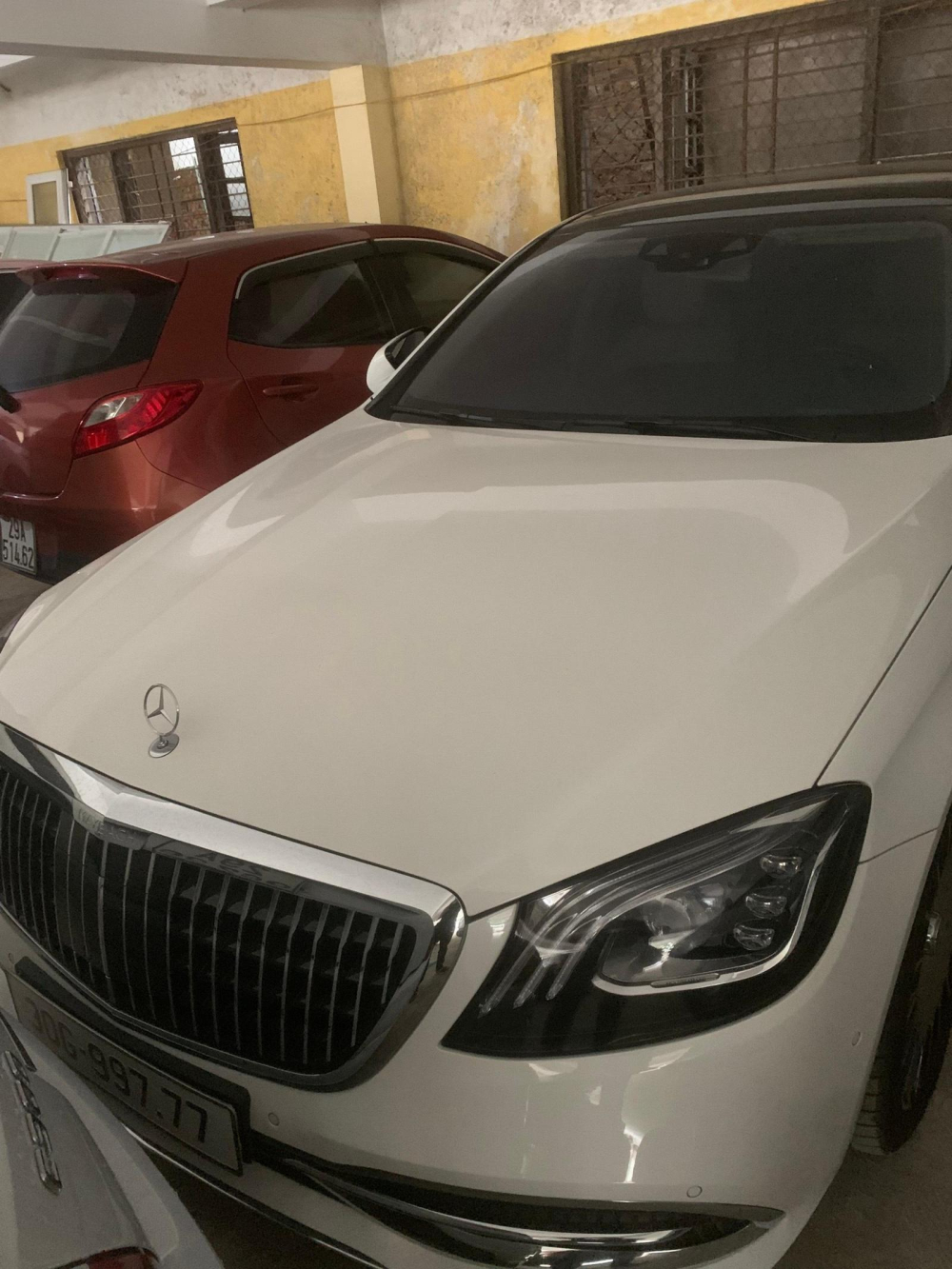 Một chiếc xe Mercedes-Benz S450L độ Maybach