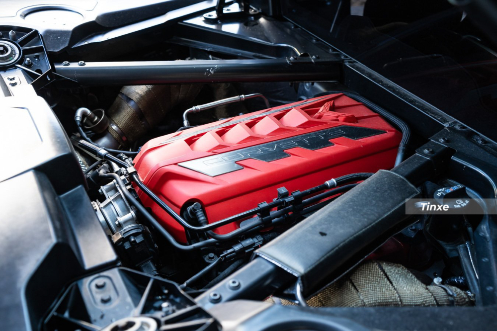 Vô-lăng xe Chevrolet Corvette thế hệ thứ 8 sử dụng động cơ V8, hút khí tự nhiên LT2, dung tích 6.2 lít Vô-lăng xe Chevrolet Corvette thế hệ thứ 8 sử dụng động cơ V8, hút khí tự nhiên LT2, dung tích 6.2 lít