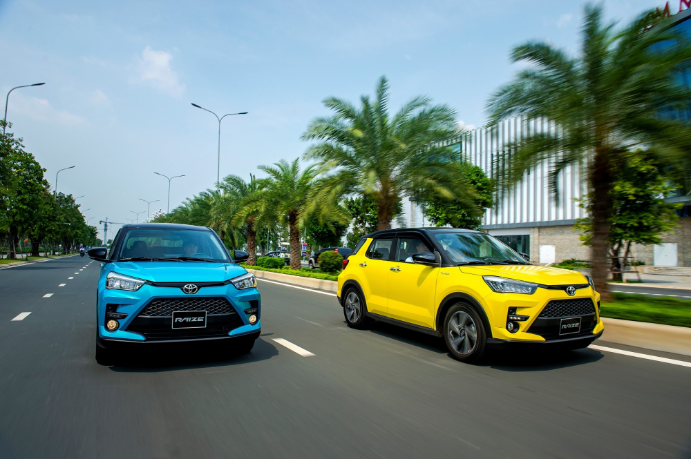 Gi&aacute; b&aacute;n của Toyota Raize tuy cao nhưng Kia Sonet chưa hẳn l&agrave; kh&ocirc;ng c&oacute; đường chuyển m&igrave;nh.